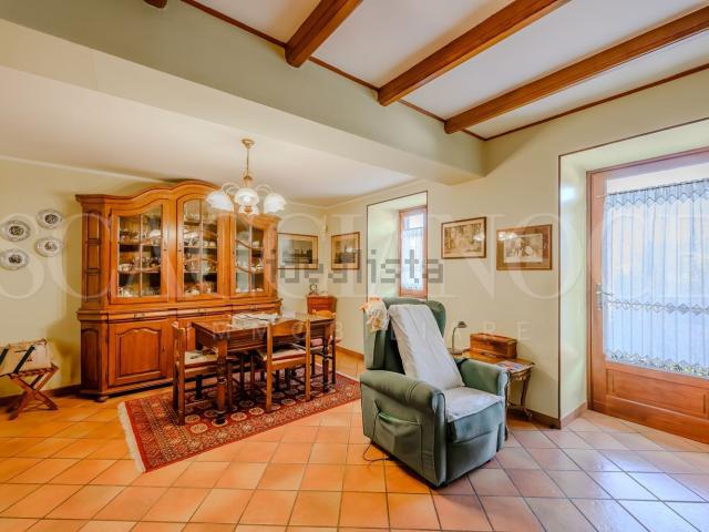 Villetta a schiera in vendita di 200 m² in Frazione Oretto, 12