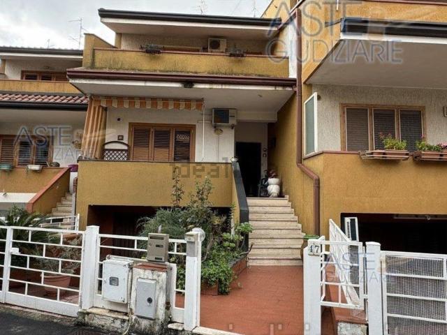 Villetta a schiera in vendita di 201 m² in Via della Regione, 188
