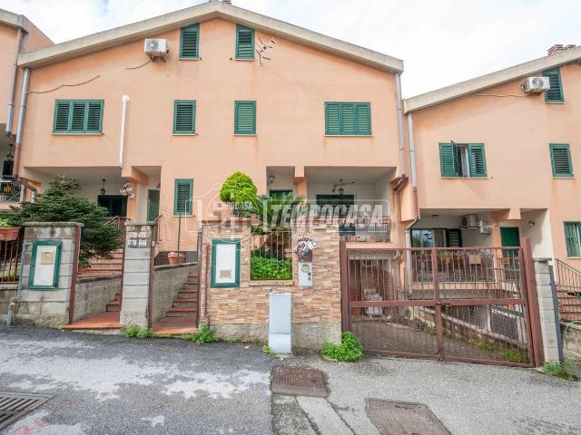 Villetta a schiera in vendita di 202 m² in Via dei Biancospini, 1