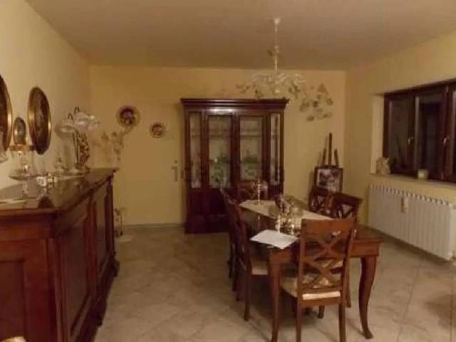 Villetta a schiera in vendita di 202 m² in Via Diocesi di Satriano, 19