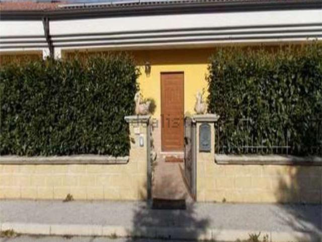 Villetta a schiera in vendita di 202 m² in Via Diocesi di Satriano, 19