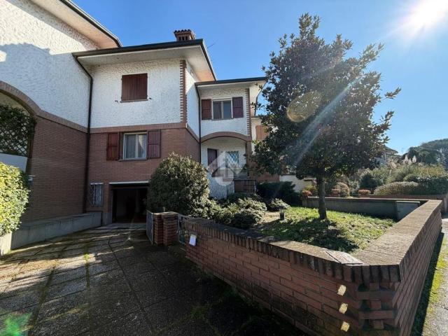 Villetta a schiera in vendita di 202 m² in Viale della Repubblica, 16