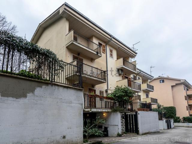 Villetta a schiera in vendita di 203 m² in Via Riccardo Lombardi