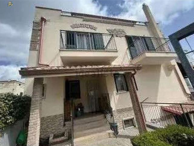 Villetta a schiera in vendita di 204 m² in Via Generale Carlo Alberto Dalla Chiesa