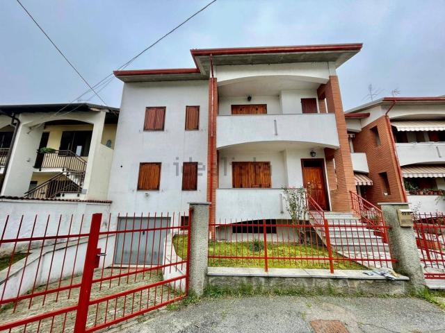 Villetta a schiera in vendita di 205 m² in Via Colombo, 22