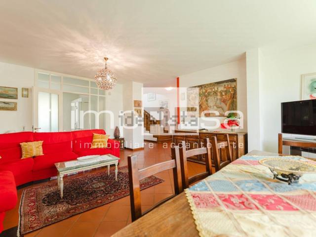 Villetta a schiera in vendita di 205 m² in Via L. Settembrini, 14