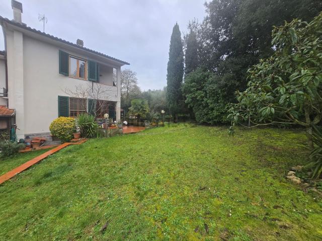 Villetta a schiera in vendita di 206 m² in Via Cesare Pavese
