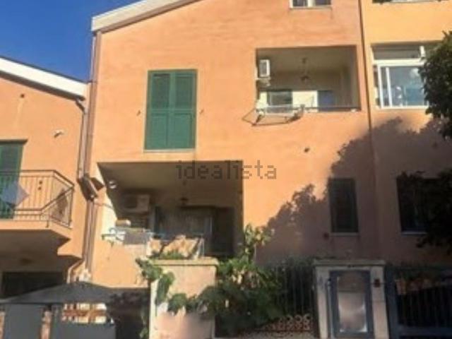 Villetta a schiera in vendita di 206 m² in Via dei Garofani, 29