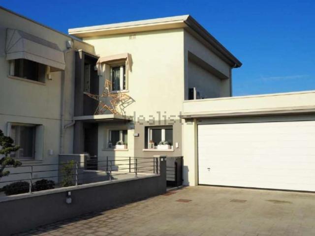 Villetta a schiera in vendita di 206 m² in Via Montereale, 64