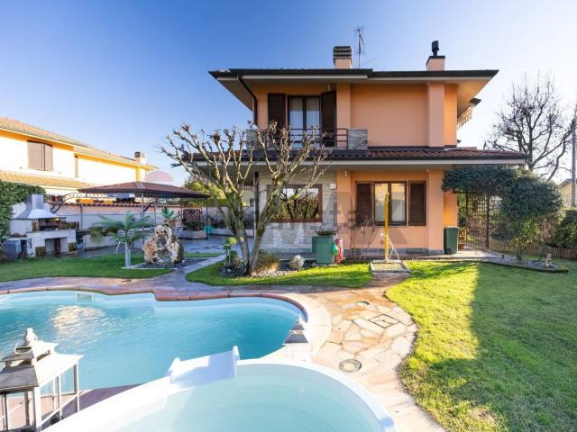 Villetta a schiera in vendita di 206 m² in Via San Fermo, 78