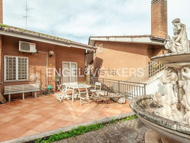 Villetta a schiera in vendita di 206 m² in Via Vincenzo Arangio Ruiz