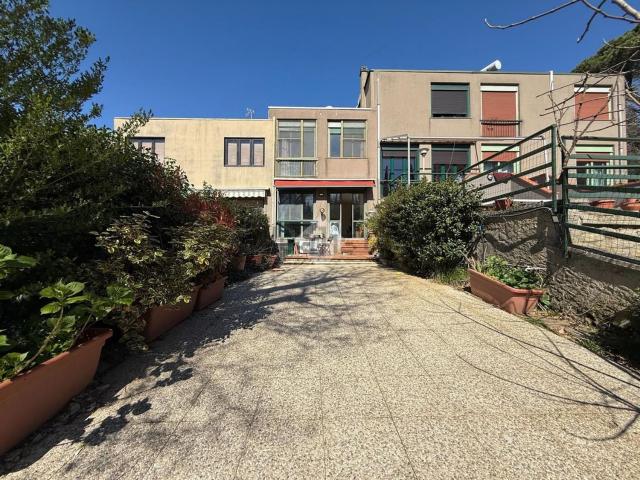 Villetta a schiera in vendita di 206 m² in Località Olmo, 448
