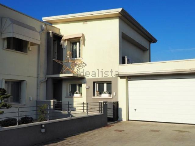Villetta a schiera in vendita di 207 m² in Via Montereale, 111