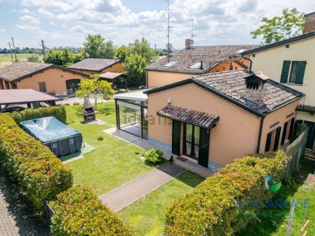 Villetta a schiera in vendita di 208 m² in Via Canale Carpi, 48