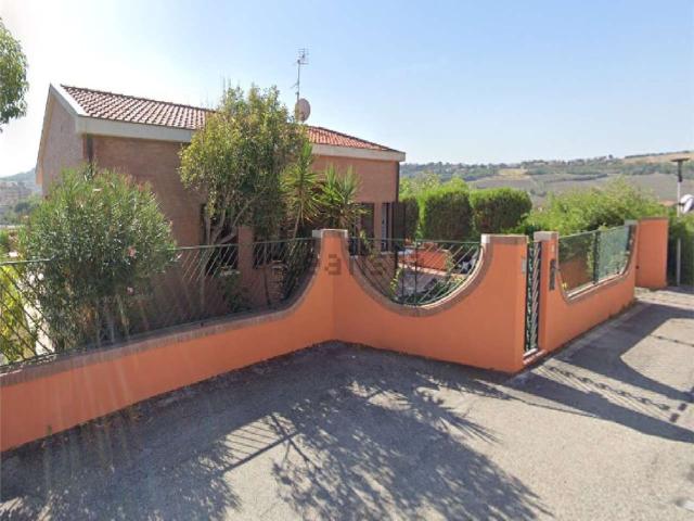 Villetta a schiera in vendita di 208 m² in Via Cesano, 10