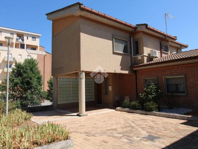 Villetta a schiera in vendita di 209 m² in Via Giosuè Carducci, 10