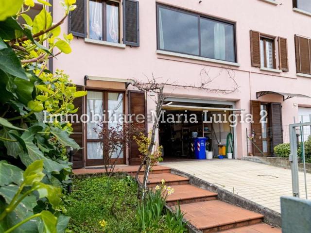 Villetta a schiera in vendita di 210 m² in Via A. Fratti, 25