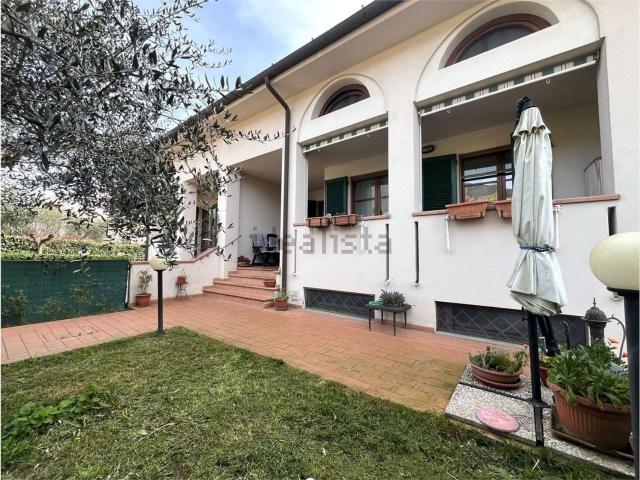 Villetta a schiera in vendita di 210 m² in Via Achille Grandi