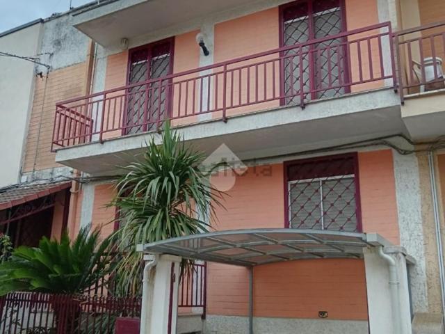 Villetta a schiera in vendita di 210 m² in Via Adelfia, 2