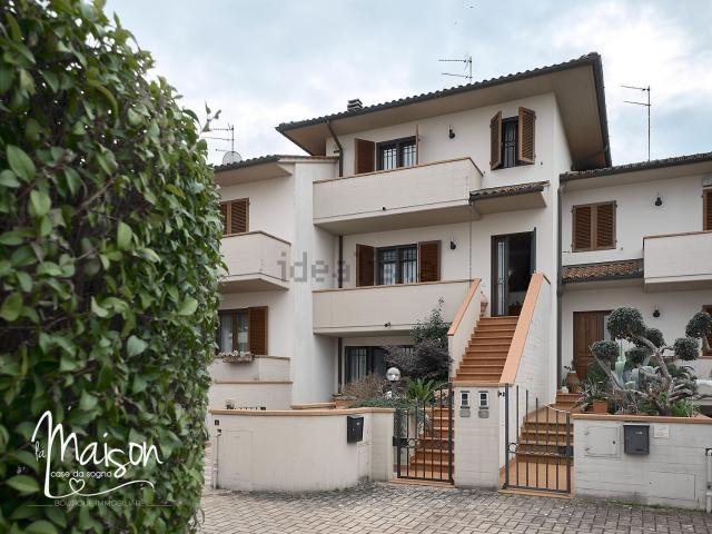 Villetta a schiera in vendita di 210 m² in Via Aiaccia