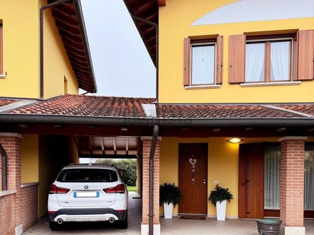 Villetta a schiera in vendita di 210 m² in Via Bevorchia