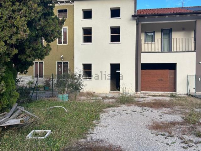 Villetta a schiera in vendita di 210 m² in Via G. Mazzini