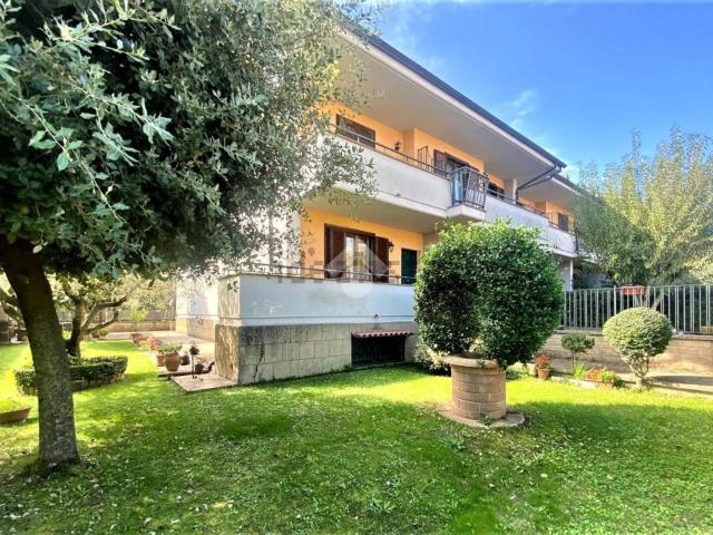 Villetta a schiera in vendita di 210 m² in Via Giordano Starnini, 72