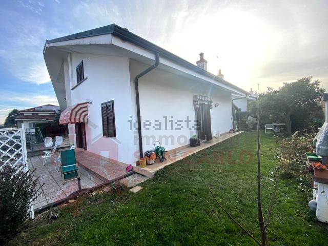 Villetta a schiera in vendita di 210 m² in Via Guido Rossa, 9