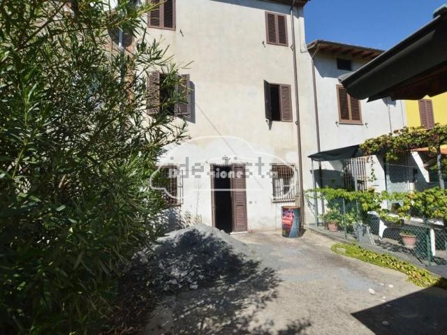 Villetta a schiera in vendita di 210 m² in Via del Chiasso Lunata