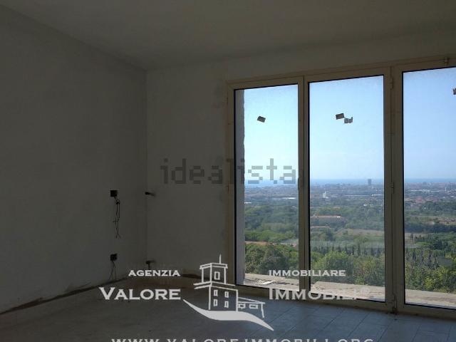 Villetta a schiera in vendita di 210 m² in Via del Pino, 159