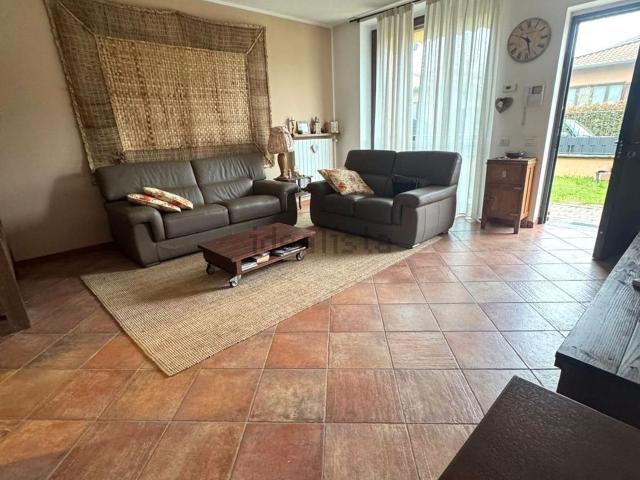 Villetta a schiera in vendita di 210 m² in Via Salvo d&apos Acquisto