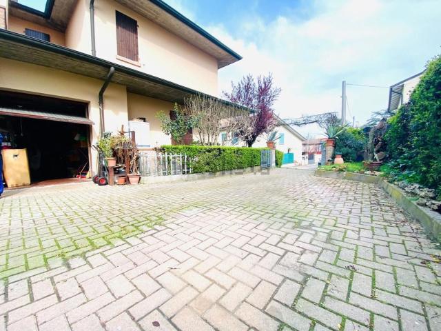 Villetta a schiera in vendita di 210 m² in Via Salvo D&apos Acquisto, 13