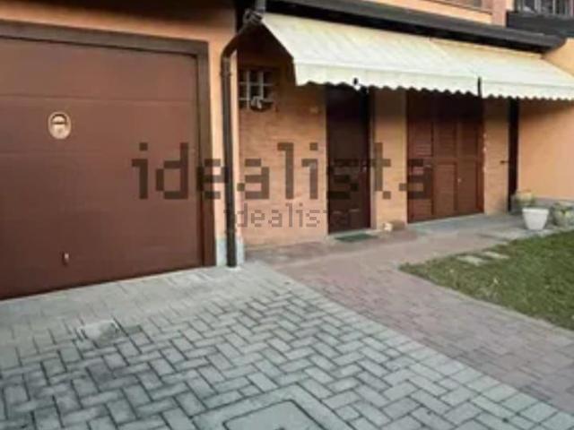 Villetta a schiera in vendita di 210 m² in Via Salvo d&apos Acquisto