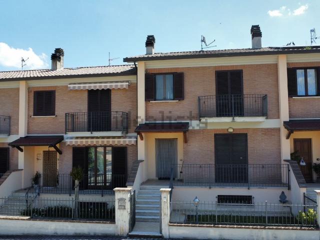 Villetta a schiera in vendita di 210 m² in Via Ponte delle Cartiere, 23