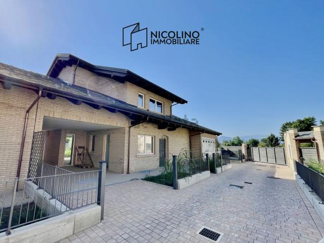 Villetta a schiera in vendita di 210 m² in Via Torino, 9