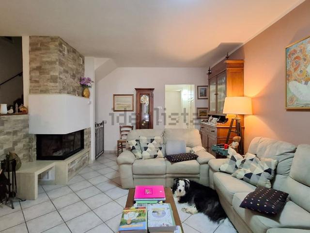 Villetta a schiera in vendita di 210 m² in Via Trentola