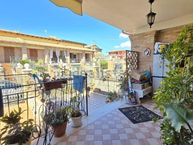 Villetta a schiera in vendita di 210 m² in Via Velletri