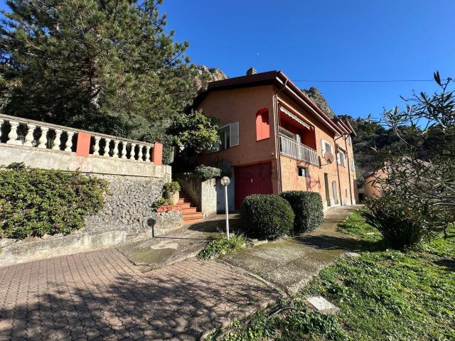 Villetta a schiera in vendita di 210 m² in Corso Limone Piemonte, 150
