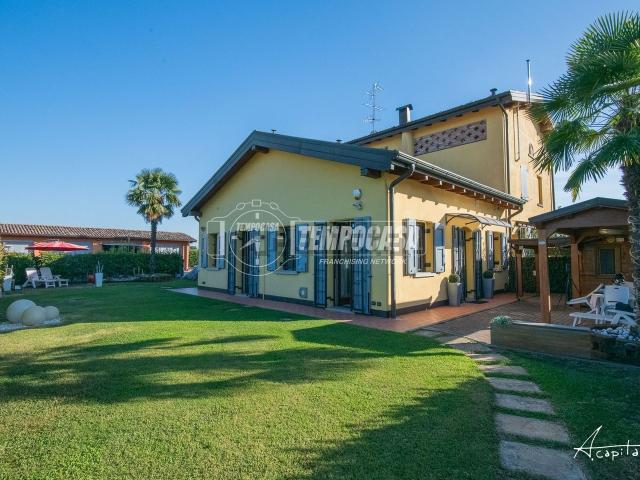 Villetta a schiera in vendita di 210 m² in Strada Fossa Monda Nord, 200