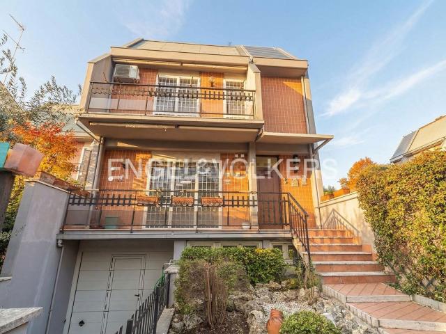 Villetta a schiera in vendita di 211 m² in Via Emilio Almansi