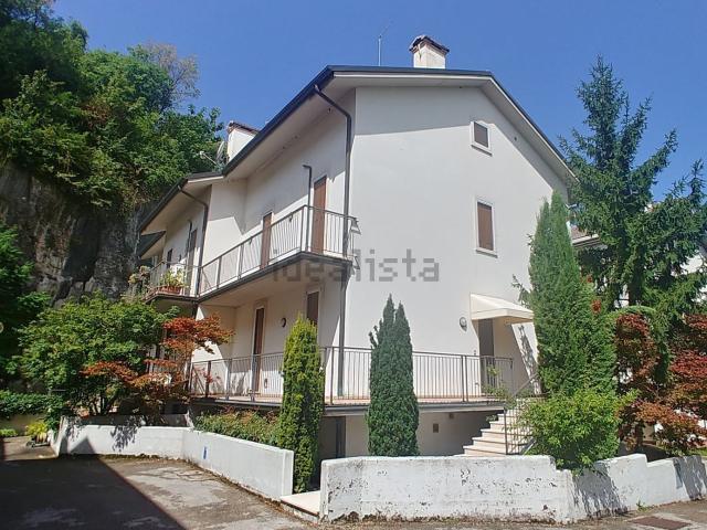 Villetta a schiera in vendita di 212 m² in Via Giuseppe Facchinetti