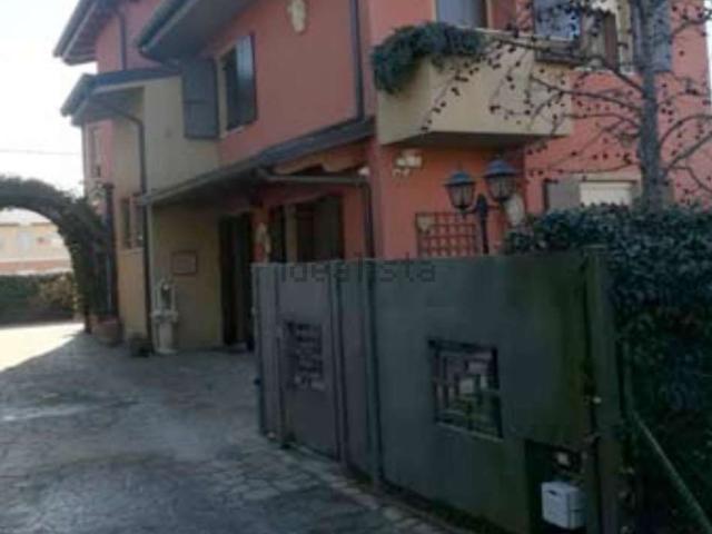 Villetta a schiera in vendita di 212 m² in Via IV Novembre, 21