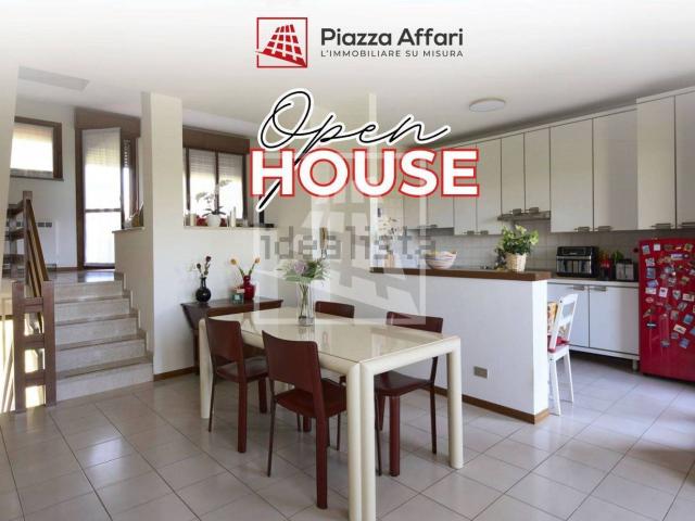 Villetta a schiera in vendita di 212 m² in Via Papa Giovanni XXIII, 21