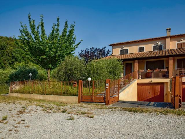 Villetta a schiera in vendita di 213 m² in Via Capitonese