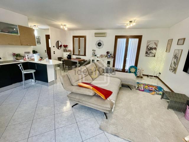 Villetta a schiera in vendita di 214 m² in Via Casa Bianca, 18