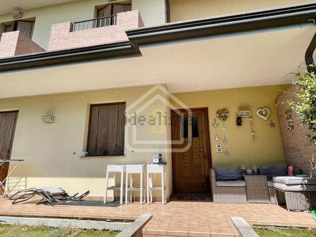 Villetta a schiera in vendita di 214 m² in Via Casa Bianca, 18