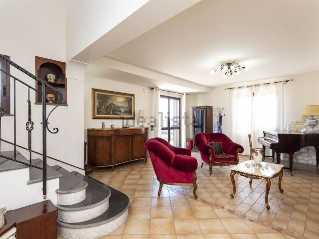 Villetta a schiera in vendita di 214 m² in Via D&apos Angelo, 45