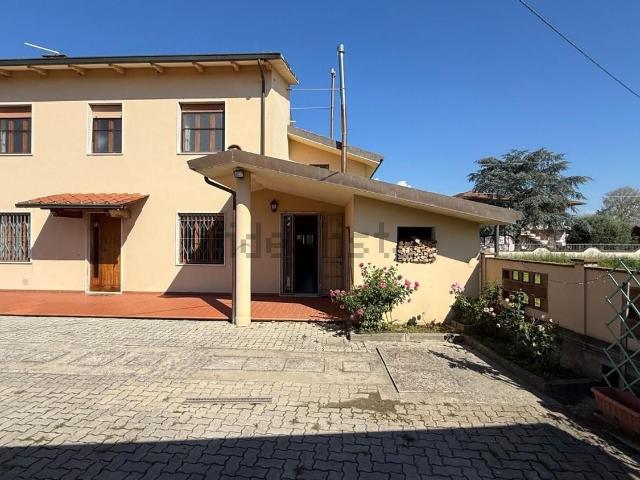 Villetta a schiera in vendita di 214 m² in Via dei Sordelli