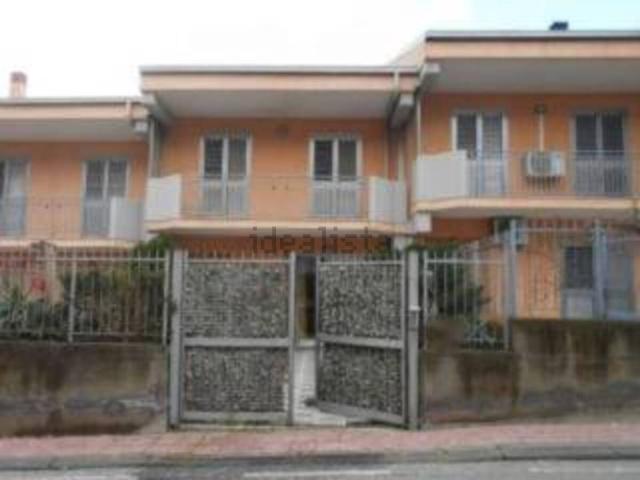 Villetta a schiera in vendita di 214 m² in Via Scorsonello