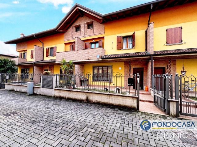 Villetta a schiera in vendita di 215 m² in Via Colleoni
